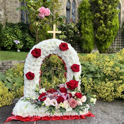 Gates of heaven tribute with red roses