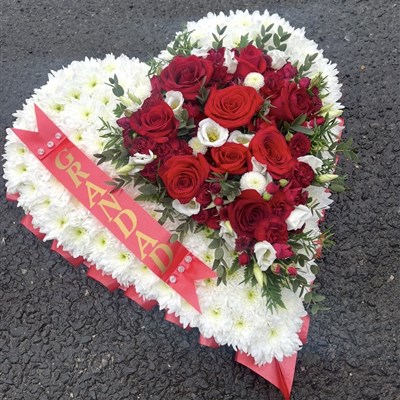 Based heart tribute with ribbon sash 